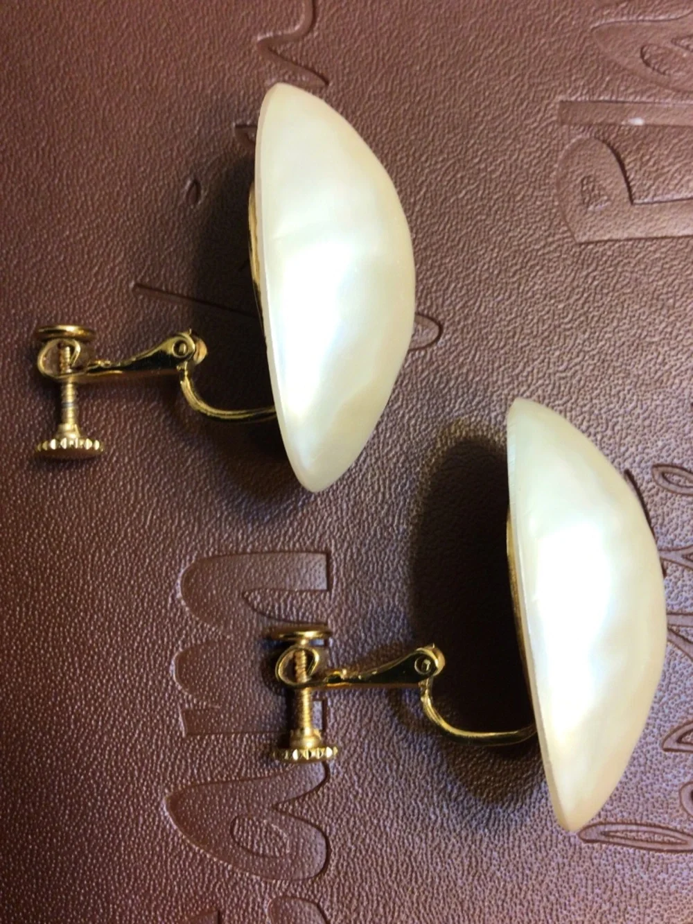 Vintage Cream-colored Acrylic/Lucite Faux Pearl Oval Screw Back Clip-on Earrings